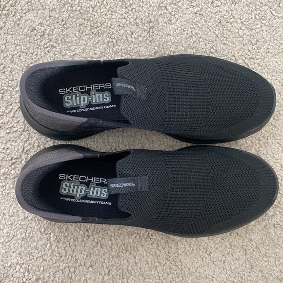 New Sketchers Slip In Air Cooled Memory Foam Black Comfy Shoes Boys Size 3.5 - Picture 3 of 9